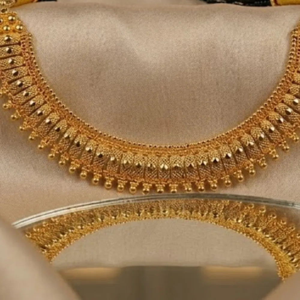 Gold necklace 